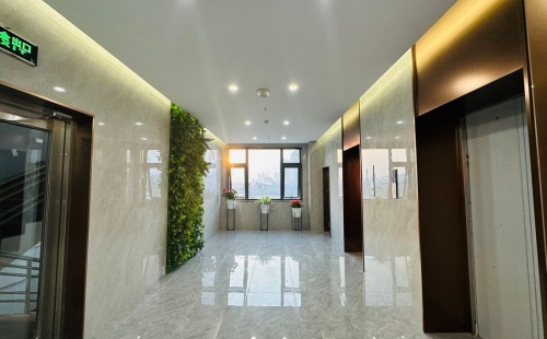 雨虹秀时代中心电梯间